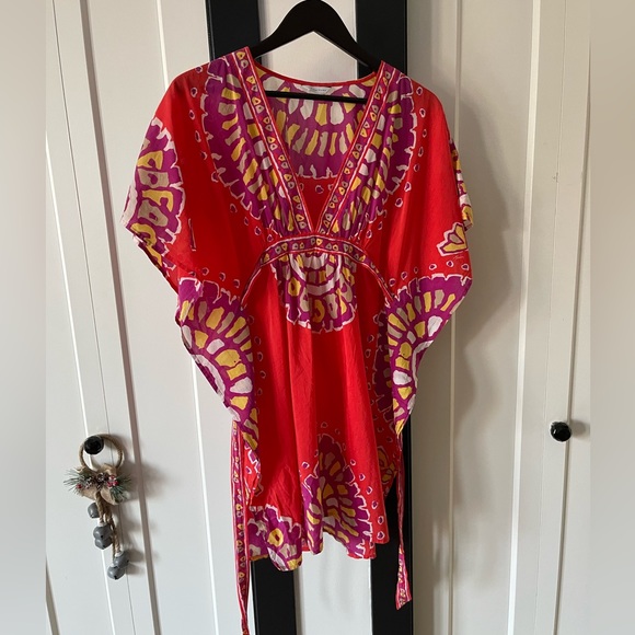 Trina Turk Beach Cover - Picture 1 of 4